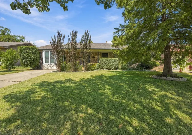 Photo 2 of Single family home for sale at 3701 Statler Dr, Mesquite, TX 75150 | MLS# 21383940 | Listing updated on 2026-09-12