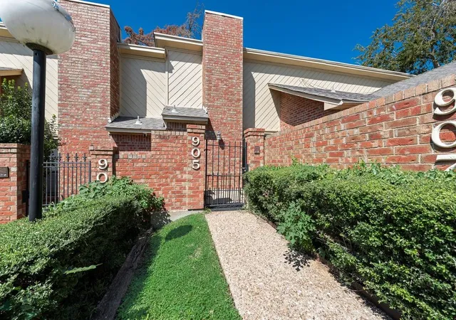 Photo 1 of Condo for sale at 905 Cedarland Blvd, Arlington, TX 76011 | MLS# 21381396 | Listing updated on 2026-09-11
