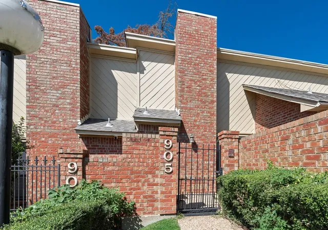 Photo 2 of Condo for sale at 905 Cedarland Blvd, Arlington, TX 76011 | MLS# 21381396 | Listing updated on 2026-09-11