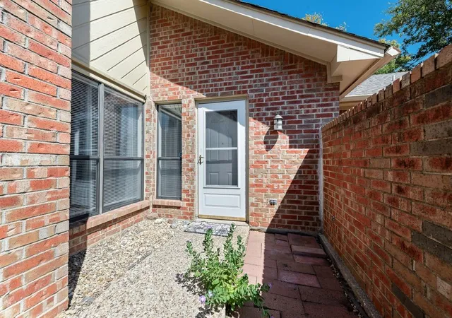 Photo 3 of Condo for sale at 905 Cedarland Blvd, Arlington, TX 76011 | MLS# 21381396 | Listing updated on 2026-09-11