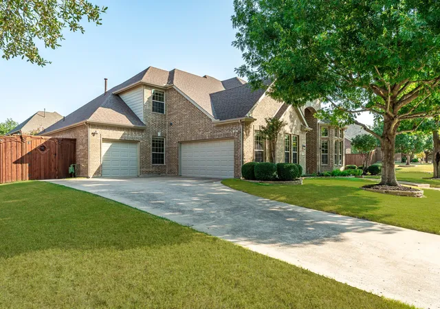 Photo 3 of Single family home for sale at 613 Maize Rd, Murphy, TX 75094 | MLS# 21382681 | Listing updated on 2026-09-11