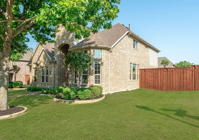 Photo 3 of Single family home for sale at 613 Maize Rd, Murphy, TX 75094 | MLS# 21382681 | Listing updated on 2026-09-11