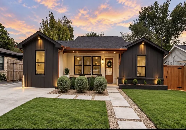 Photo 1 of Single family home for sale at 129 S Roberts Cut Off Rd, Fort Worth, TX 76114 | MLS# 21383968 | Listing updated on 2026-09-11