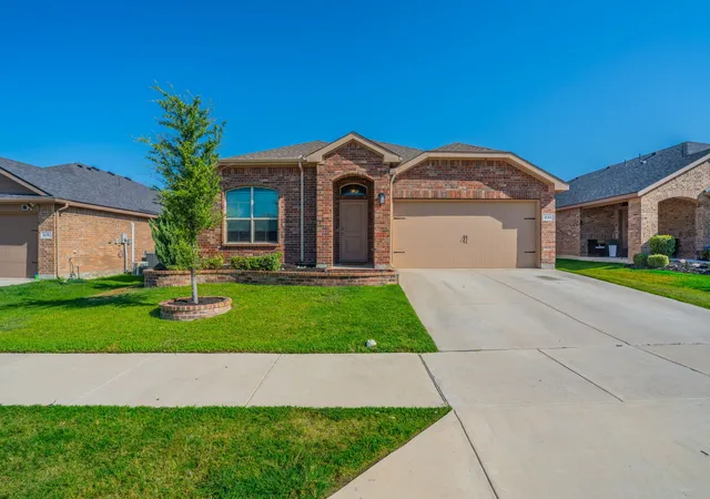 Photo 1 of Single family home for sale at 412 Foxhunter St, Fort Worth, TX 76131 | MLS# 21383607 | Listing updated on 2026-10-03