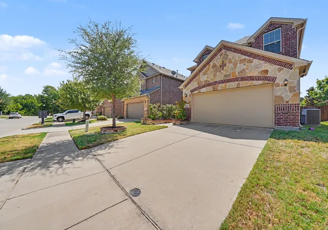 Photo 2 of Single family home for sale at 9817 Diamondback, Mc Kinney, TX 75071 | MLS# 21383948 | Listing updated on 2026-09-11