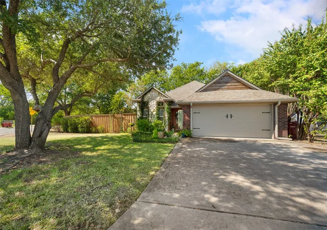 Photo 2 of Single family home for sale at 700 Blanton Dr, Sherman, TX 75092 | MLS# 21383160 | Listing updated on 2026-09-28