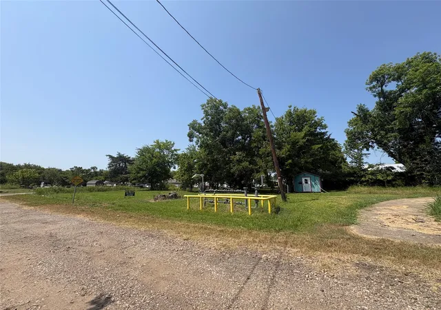 Photo 2 of Land for sale at 200 S Reagan St, Clarksville, TX 75426 | MLS# 21383977 | Listing updated on 2026-09-11