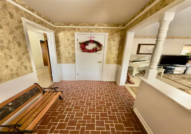 Photo 2 of Single family home for sale at 1552 Montclair Dr, Fort Worth, TX 76103 | MLS# 21383004 | Listing updated on 2026-09-11