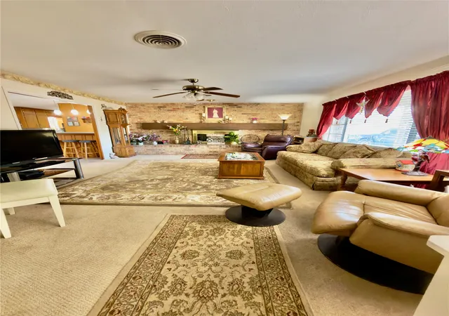 Photo 3 of Single family home for sale at 1552 Montclair Dr, Fort Worth, TX 76103 | MLS# 21383004 | Listing updated on 2026-09-11