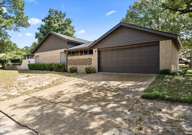Photo 2 of Single family home for sale at 107 Karen Ct, Athens, TX 75751 | MLS# 21382944 | Listing updated on 2026-09-11