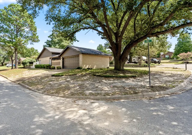 Photo 2 of Single family home for sale at 107 Karen Ct, Athens, TX 75751 | MLS# 21382944 | Listing updated on 2026-09-11