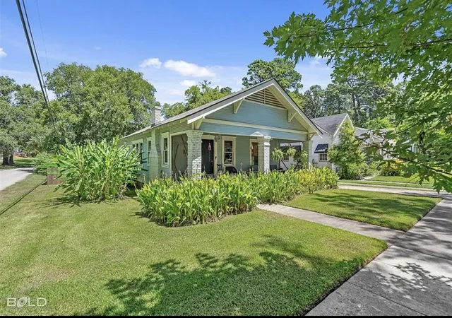 Photo 2 of Single family home for sale at 660 College St, Shreveport, LA 71104 | MLS# 21383984 | Listing updated on 2026-09-16