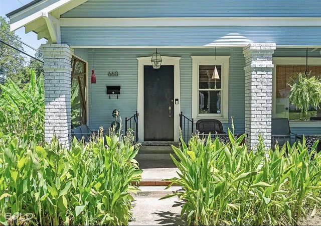 Photo 3 of Single family home for sale at 660 College St, Shreveport, LA 71104 | MLS# 21383984 | Listing updated on 2026-09-16