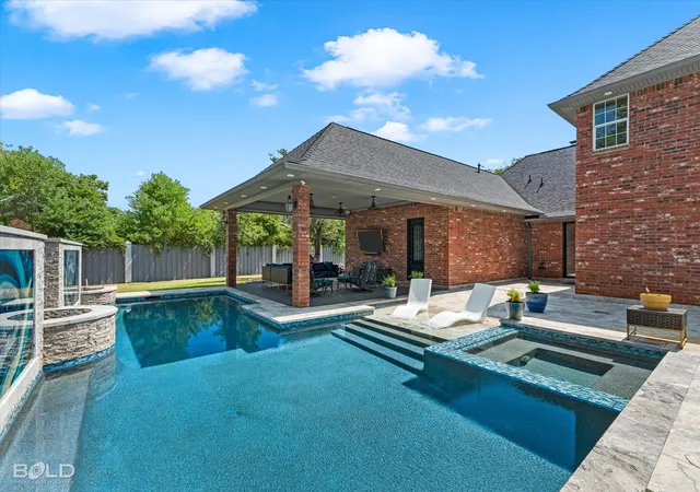 Photo 2 of Single family home for sale at 18 Dover Cir, Bossier City, LA 71111 | MLS# 21383887 | Listing updated on 2026-09-11