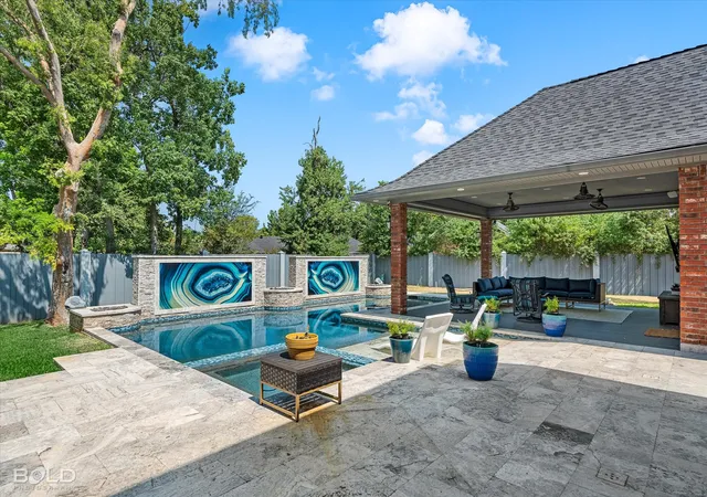 Photo 3 of Single family home for sale at 18 Dover Cir, Bossier City, LA 71111 | MLS# 21383887 | Listing updated on 2026-09-11