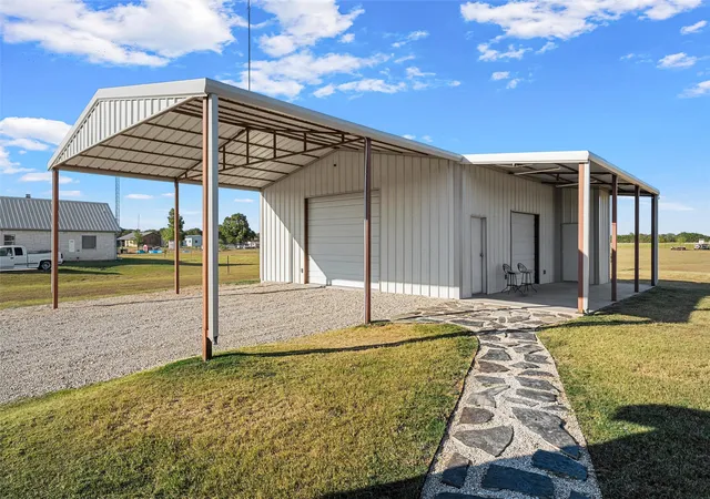 Photo 3 of Single family home for sale at 326 Lone Crk Dr, West, TX 76691 | MLS# 21383539 | Listing updated on 2026-10-04
