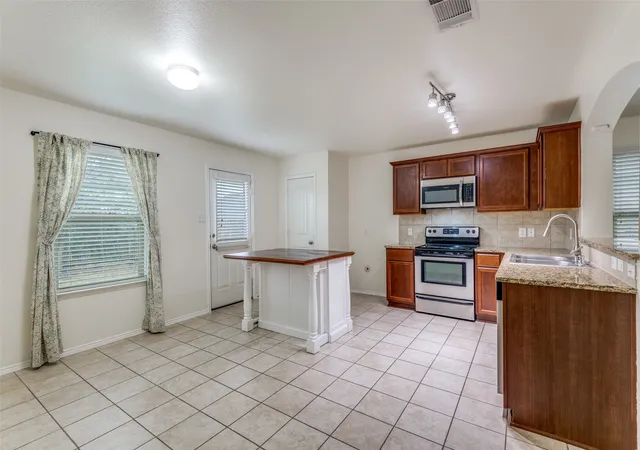 Photo 2 of Single family home for sale at 1280 Ophelia Rd, Forney, TX 75126 | MLS# 21380836 | Listing updated on 2026-09-12