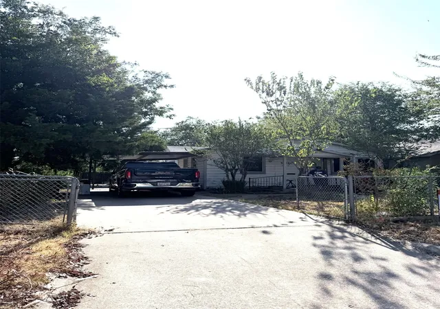 Photo 1 of Sale Pending at 3514 Clinton Ave, Fort Worth, TX 76106 | MLS# 21383992 | Listing updated on 2026-09-14