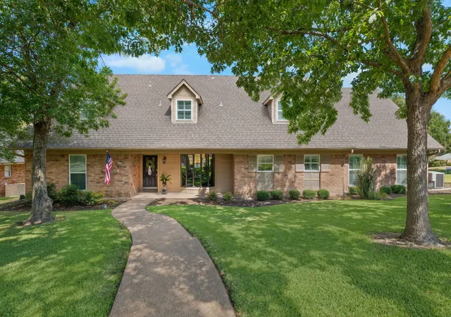 Photo 1 of Single family home for sale at 10026 Forest View Dr, Woodway, TX 76712 | MLS# 21383825 | Listing updated on 2026-09-30