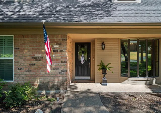 Photo 2 of Single family home for sale at 10026 Forest View Dr, Woodway, TX 76712 | MLS# 21383825 | Listing updated on 2026-09-30