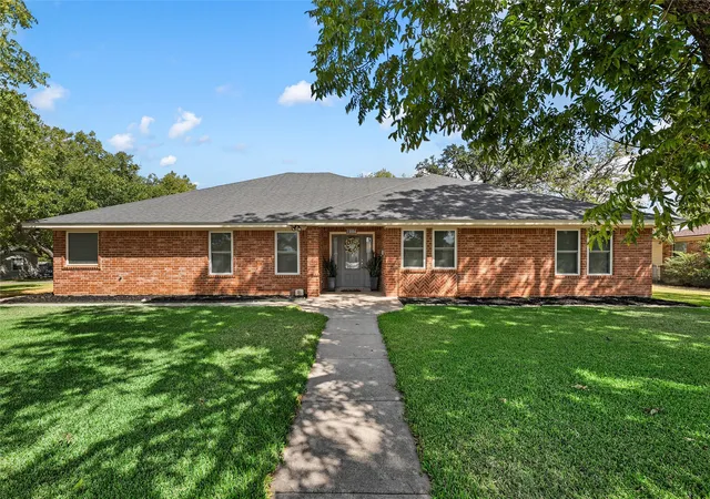 Photo 1 of Single family home for sale at 1004 N Main St, West, TX 76691 | MLS# 21382923 | Listing updated on 2026-09-26