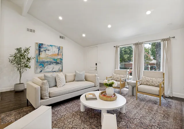 Photo 4 of Single family home for sale at 6524 Kenwell St, Dallas, TX 75209 | MLS# 21384007 | Listing updated on 2026-09-19