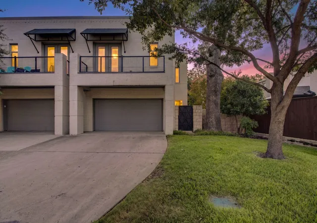 Photo 1 of Single family home for sale at 415 Templeton Dr, Fort Worth, TX 76107 | MLS# 21383875 | Listing updated on 2026-09-27