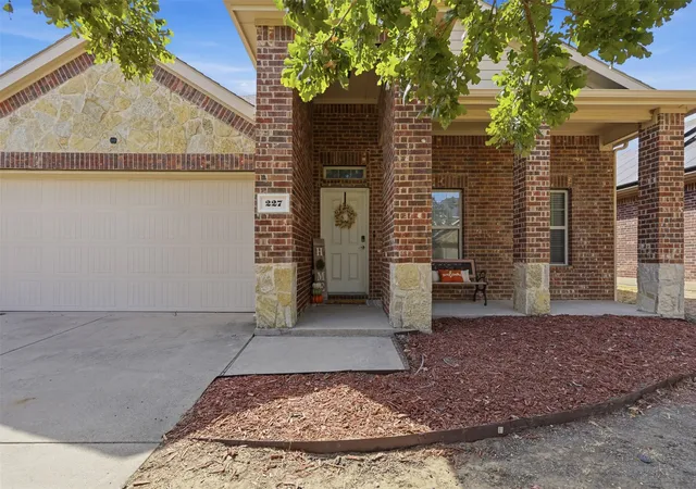 Photo 1 of Single family home for sale at 227 Old Spanish Trl, Waxahachie, TX 75167 | MLS# 21384026 | Listing updated on 2026-10-06