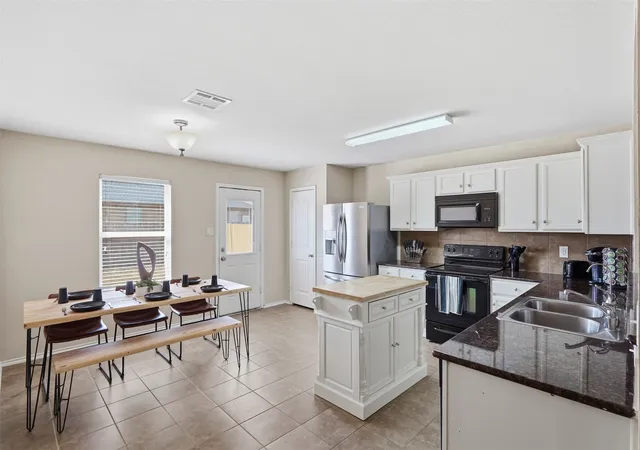 Photo 2 of Single family home for sale at 227 Old Spanish Trl, Waxahachie, TX 75167 | MLS# 21384026 | Listing updated on 2026-10-06