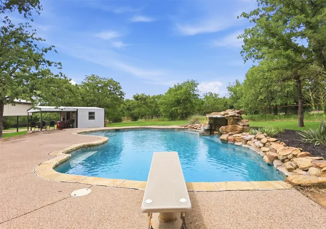 Photo 2 of Single family home for sale at 992 Fm 2210, Bridgeport, TX 76426 | MLS# 21383864 | Listing updated on 2026-09-12