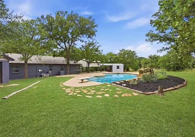 Photo 3 of Single family home for sale at 992 Fm 2210, Bridgeport, TX 76426 | MLS# 21383864 | Listing updated on 2026-09-12