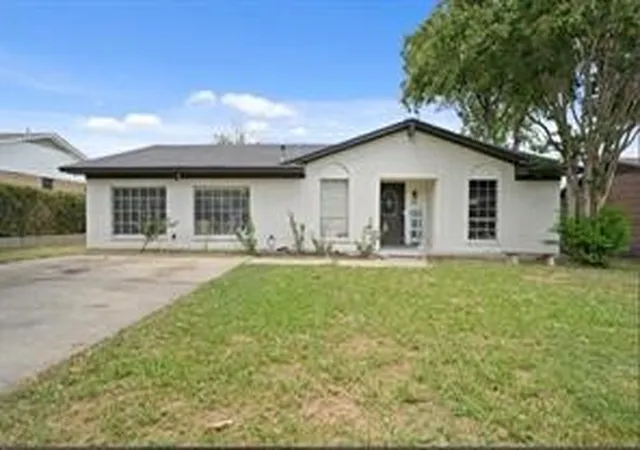 Photo 1 of Single family home for sale at 605 Neptune Dr, Denton, TX 76209 | MLS# 21384032 | Listing updated on 2026-10-01
