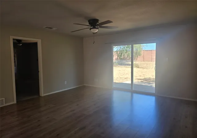 Photo 3 of Single family home for sale at 605 Neptune Dr, Denton, TX 76209 | MLS# 21384032 | Listing updated on 2026-10-01