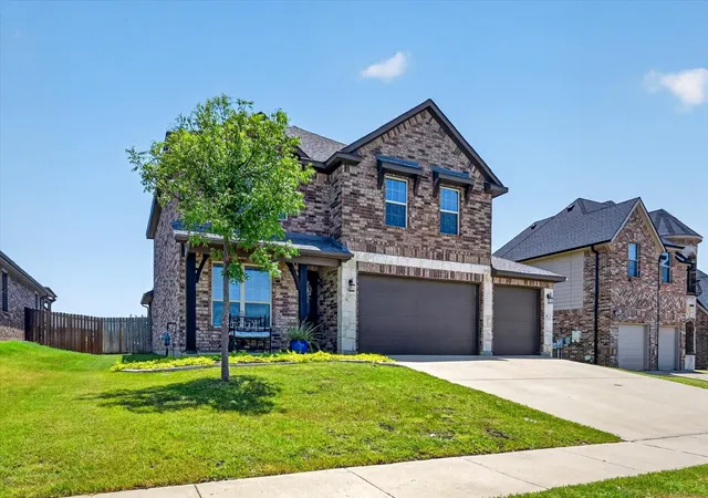 Photo 2 of Single family home for sale at 39 S Highland Dr, Sanger, TX 76266 | MLS# 21383104 | Listing updated on 2026-09-19