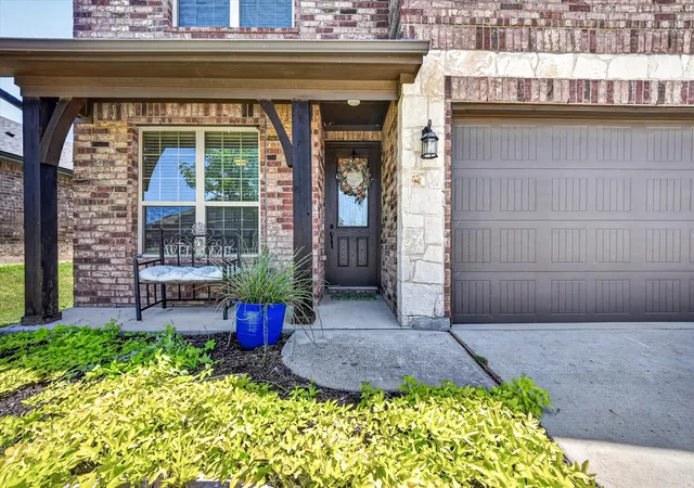 Photo 3 of Single family home for sale at 39 S Highland Dr, Sanger, TX 76266 | MLS# 21383104 | Listing updated on 2026-09-19
