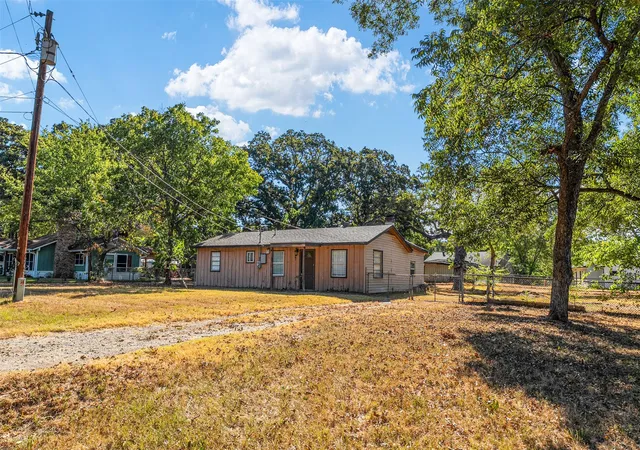 Photo 1 of Single family home for sale at 116 Wildwood Crossover St, Gun Barrel City, TX 75156 | MLS# 21361937 | Listing updated on 2026-09-12