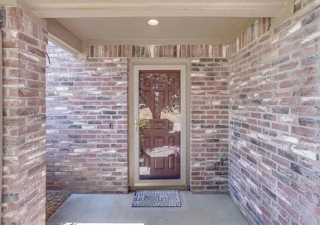 Photo 3 of Single family home for sale at 332 Sunset Oaks Dr, Fort Worth, TX 76112 | MLS# 21383781 | Listing updated on 2026-09-12