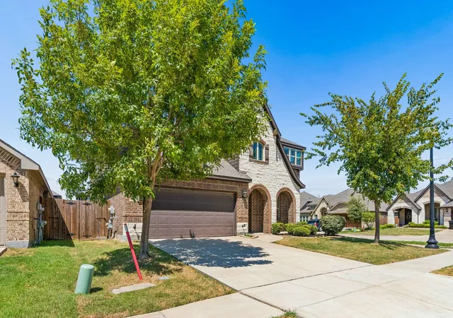 Photo 3 of Single family home for sale at 3101 Summer Star Ln, Mesquite, TX 75181 | MLS# 21384075 | Listing updated on 2026-09-17