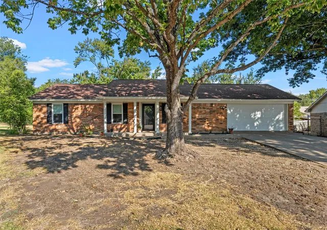 Photo 1 of Single family home for sale at 7113 Oxford Dr, Waco, TX 76712 | MLS# 21383689 | Listing updated on 2026-09-12