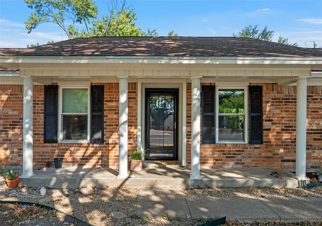 Photo 2 of Single family home for sale at 7113 Oxford Dr, Waco, TX 76712 | MLS# 21383689 | Listing updated on 2026-09-12