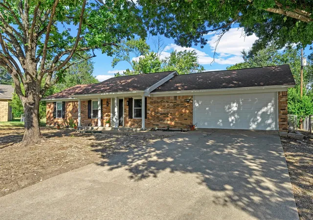 Photo 3 of Single family home for sale at 7113 Oxford Dr, Waco, TX 76712 | MLS# 21383689 | Listing updated on 2026-09-12