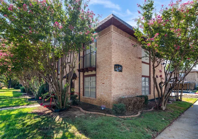Photo 3 of Condo for sale at 1821 E Grauwyler Rd #187, Irving, TX 75061 | MLS# 21383927 | Listing updated on 2026-10-01