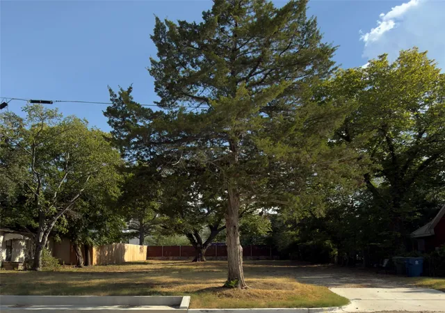 Photo 1 of Land for sale at 132 W College St, Lewisville, TX 75057 | MLS# 21382475 | Listing updated on 2026-09-12