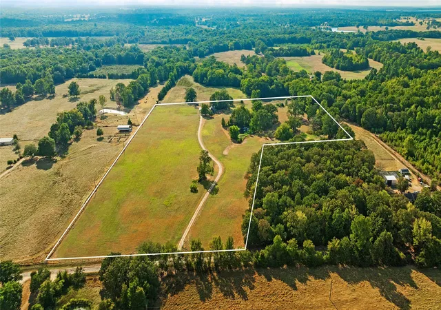 Photo 3 of House for sale at 6517 County Rd 45600, Blossom, TX 75416 | MLS# 21381147 | Listing updated on 2026-09-12
