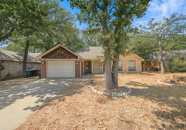 Photo 2 of Sale Pending at 709 Mack Dr, Denton, TX 76209 | MLS# 21382748 | Listing updated on 2026-09-26