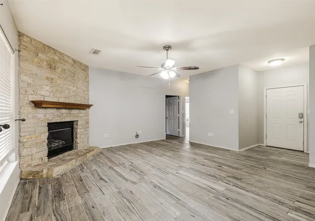 Photo 4 of Sale Pending at 709 Mack Dr, Denton, TX 76209 | MLS# 21382748 | Listing updated on 2026-09-26