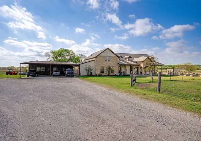 Photo 4 of House for sale at 5855 Western Star Dr, Justin, TX 76247 | MLS# 21380019 | Listing updated on 2026-09-12
