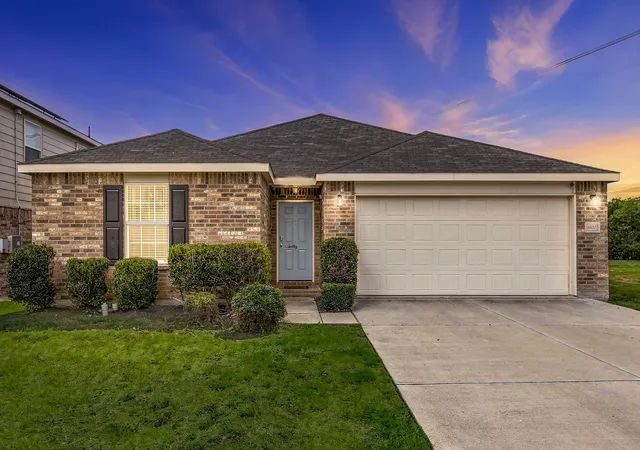 Photo 1 of Single family home for sale at 9900 Amosite Dr, Fort Worth, TX 76131 | MLS# 21381023 | Listing updated on 2026-09-13