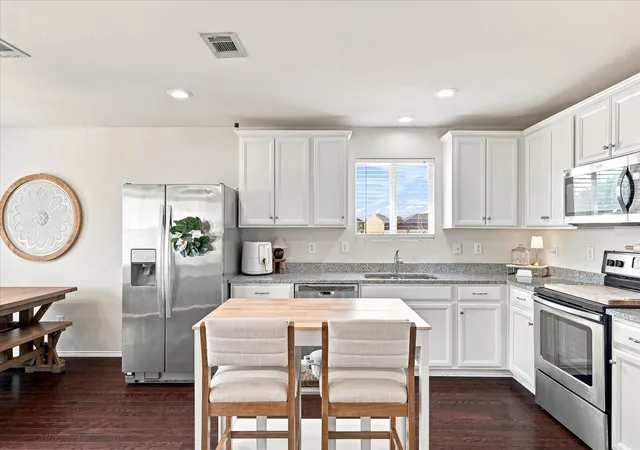 Photo 4 of Single family home for sale at 9900 Amosite Dr, Fort Worth, TX 76131 | MLS# 21381023 | Listing updated on 2026-09-13