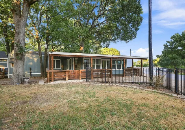 Photo 2 of Manufactured home for sale at 82 Outdrive Cir, Pottsboro, TX 75076 | MLS# 21379412 | Listing updated on 2026-09-30